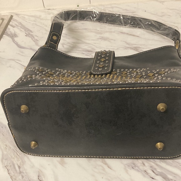 Unique Montana West concealed-carry black shoulder bag w/ bronze hardware - Picture 4 of 5